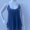 Estilo Delicado: Camiseta Azul con Encaje en Sisa y Bajo