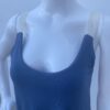 Camiseta Azul con Encaje en Sisa y Dobladillo