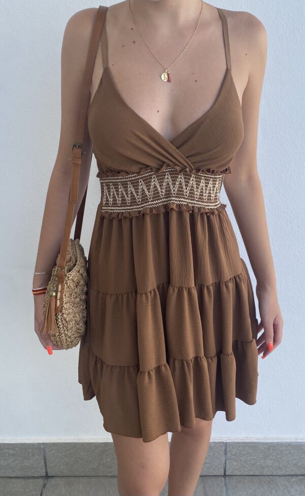 Vestido Corto Camel con Cascos y Tirantes Ajustables