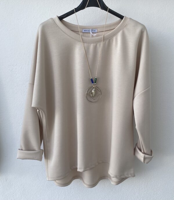 Sudadera curvy beige con colgante incluido