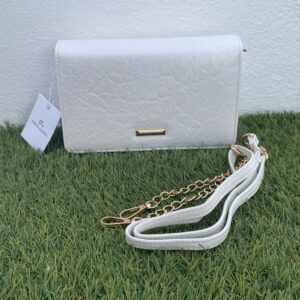 Bolso de polipiel blanco con monedero incorporado