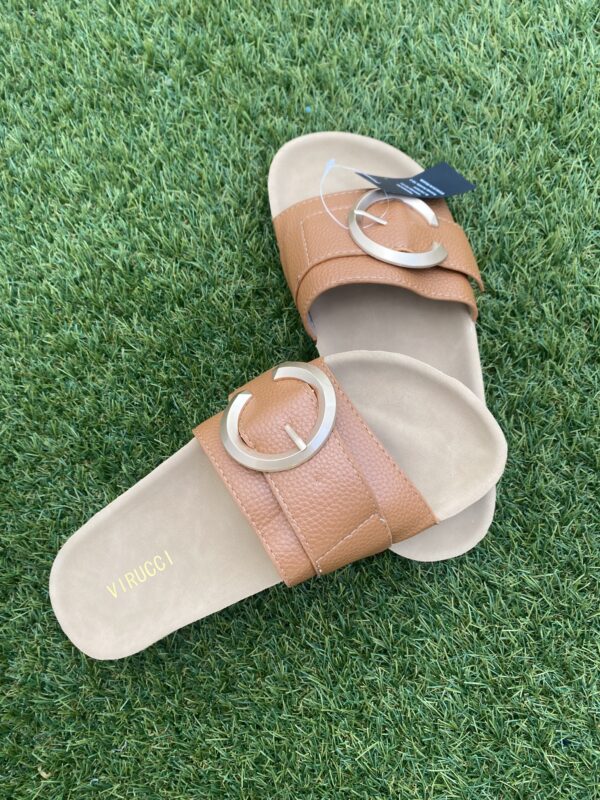Sandalias planas Virucci camel